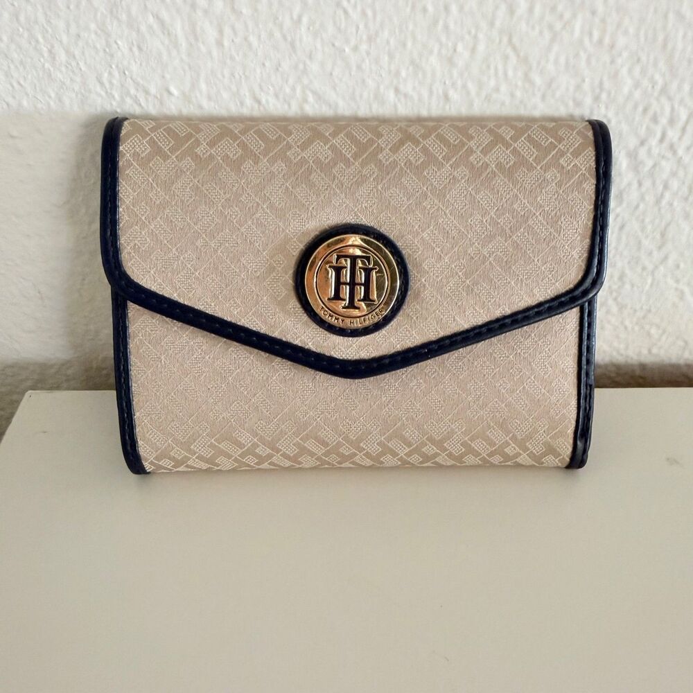 Tommy Hilfiger Women’s Beige Monogram Wallet Navy Trim Gold Logo Snap Trifold Wa